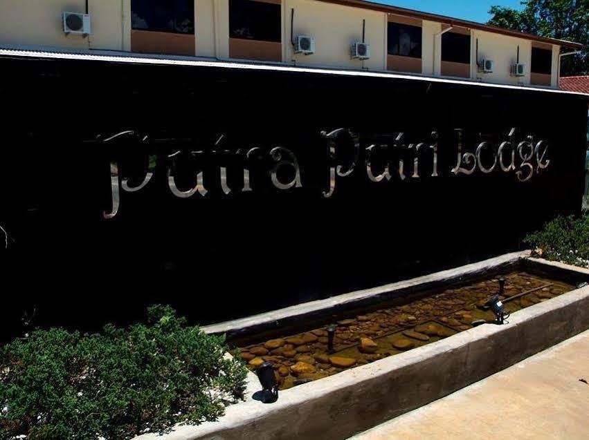 Putra Putri Lodge Kangar Exterior photo