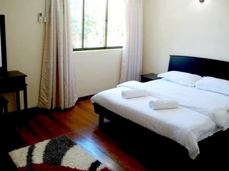 Putra Putri Lodge Kangar Exterior photo